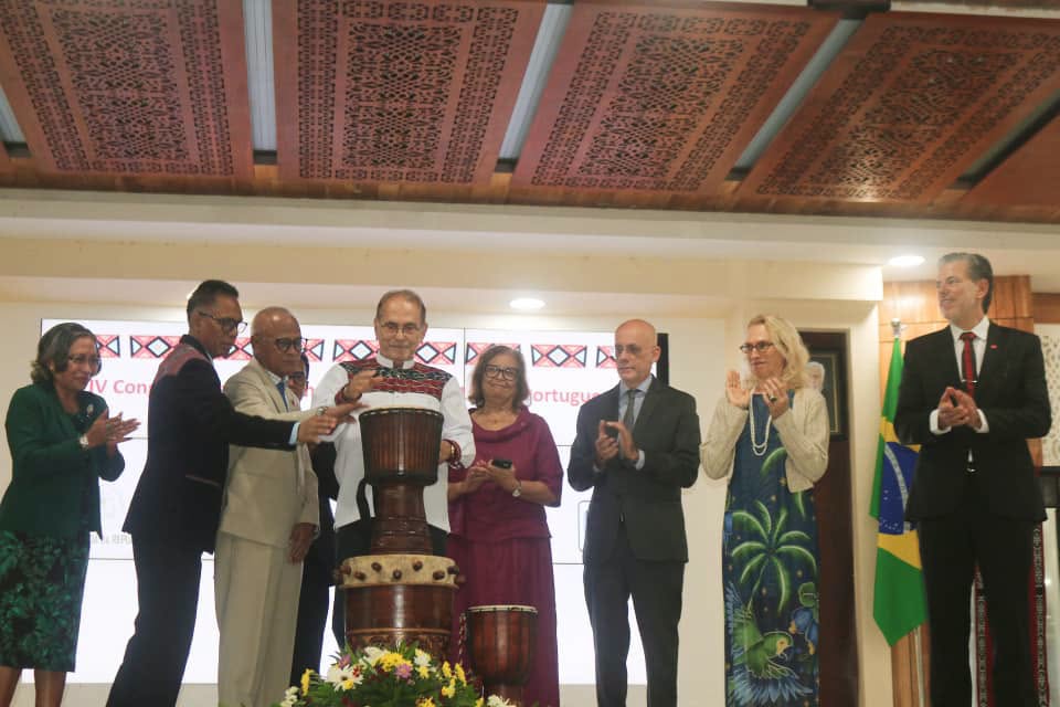 𝗢 𝗠𝗜𝗡𝗜𝗦𝗧𝗥𝗢 𝗗𝗔 𝗝𝗨𝗦𝗧𝗜Ç𝗔 𝗣𝗥𝗢𝗙𝗘𝗥𝗘 𝗗𝗜𝗦𝗖𝗨𝗥𝗦𝗢 𝗡𝗔 𝗔𝗕𝗘𝗥𝗧𝗨𝗥𝗔 𝗗𝗢 𝗜𝗩 𝗖𝗢𝗡𝗚𝗥𝗘𝗦𝗦𝗢 𝗜𝗡𝗧𝗘𝗥𝗡𝗔𝗖𝗜𝗢𝗡𝗔𝗟 𝗗𝗢𝗦 𝗣𝗔𝗜́𝗦𝗘𝗦 𝗗𝗘 𝗟𝗜́𝗡𝗚𝗨𝗔 𝗣𝗢𝗥𝗧𝗨𝗚𝗨𝗘𝗦𝗔 – 𝗜𝗕𝗗𝗙𝗔𝗠/𝗘𝗠𝗘𝗥𝗝